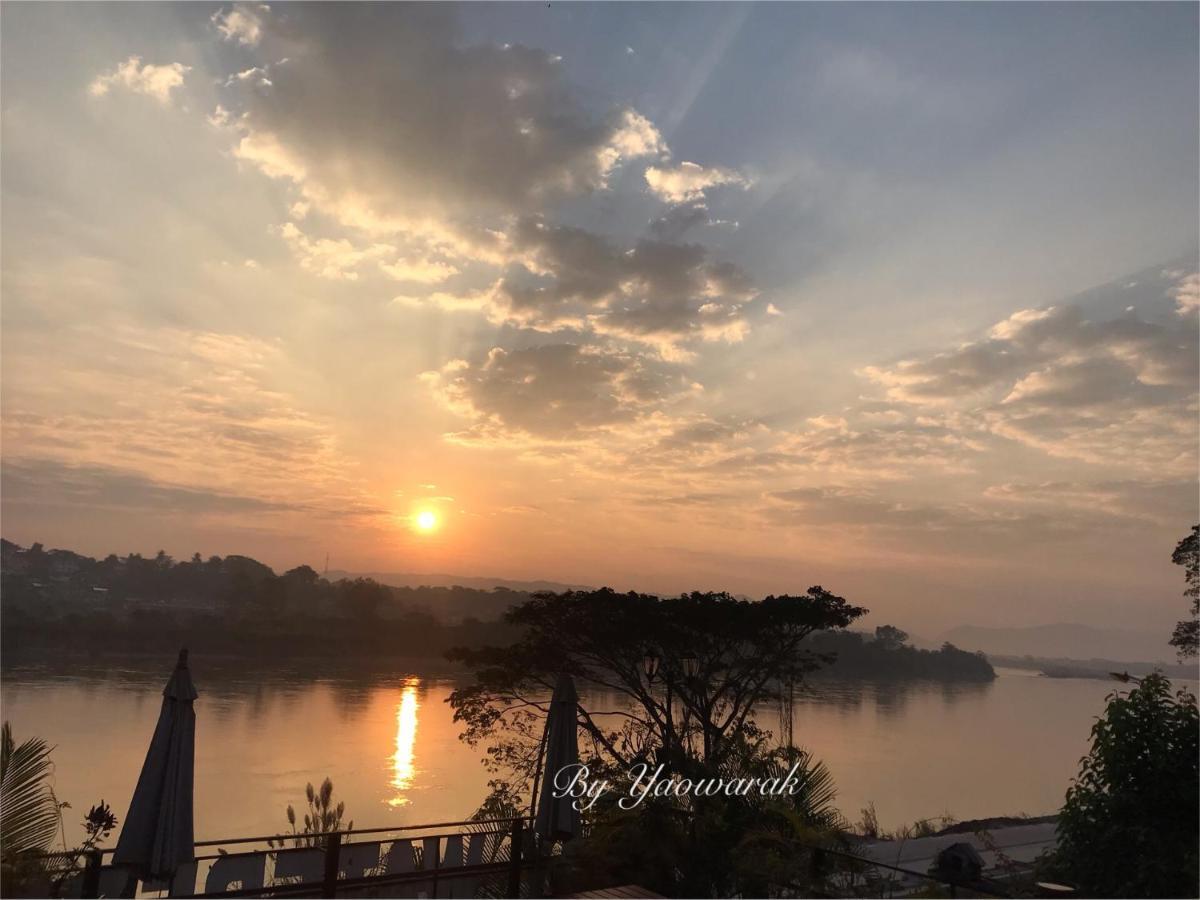 Day Waterfront Hotel Chiang Khong Exterior photo