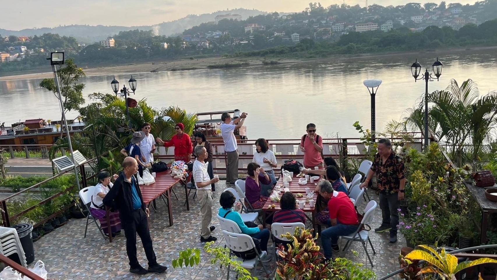 Day Waterfront Hotel Chiang Khong Exterior photo