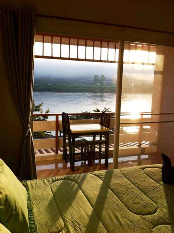 Day Waterfront Hotel Chiang Khong Exterior photo